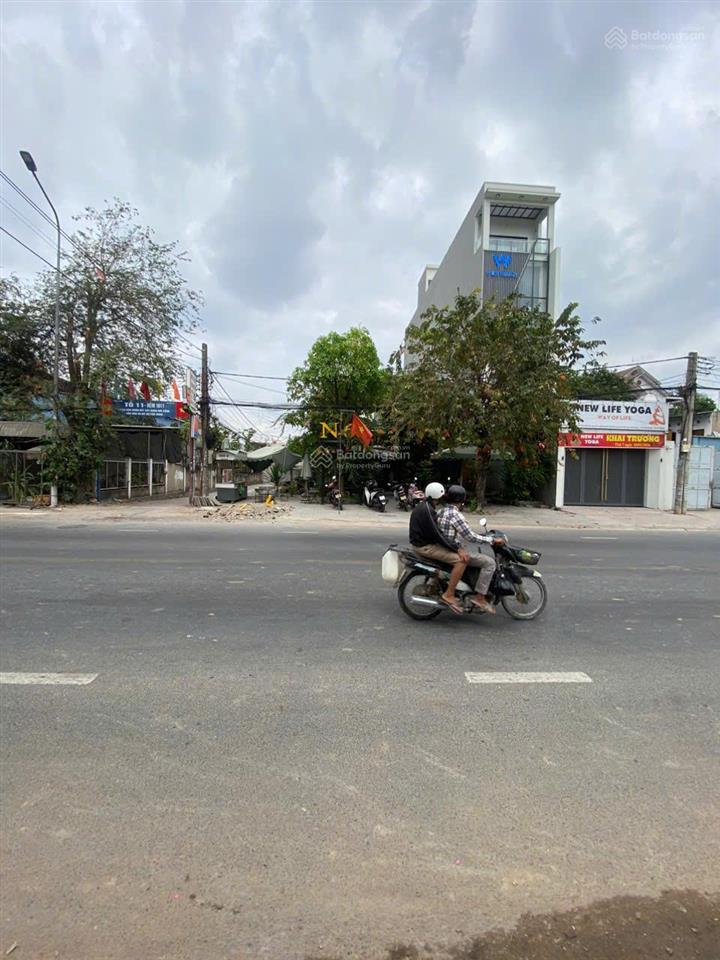 Bán lô góc 15.6x27m, mặt tiền đường đt. 743a p. tân đông hiệp, thu 90tr/th