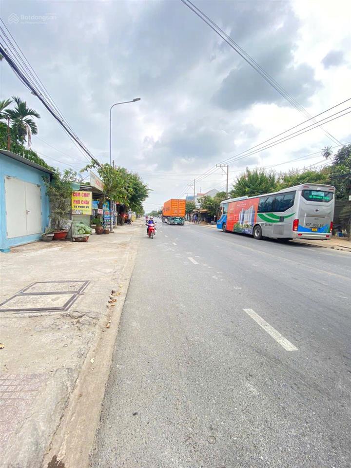 Bán lô góc 15.6x27m, mặt tiền đường đt. 743a p. tân đông hiệp, thu 90tr/th