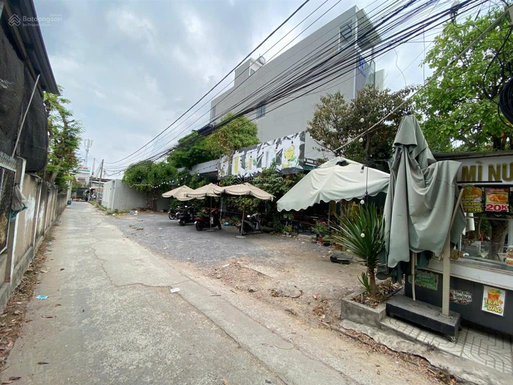 Bán lô góc 15.6x27m, mặt tiền đường đt. 743a p. tân đông hiệp, thu 90tr/th
