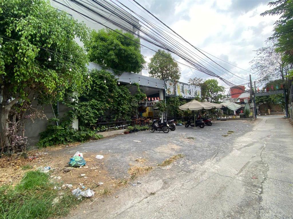 Bán lô góc 15.6x27m, mặt tiền đường đt. 743a p. tân đông hiệp, thu 90tr/th