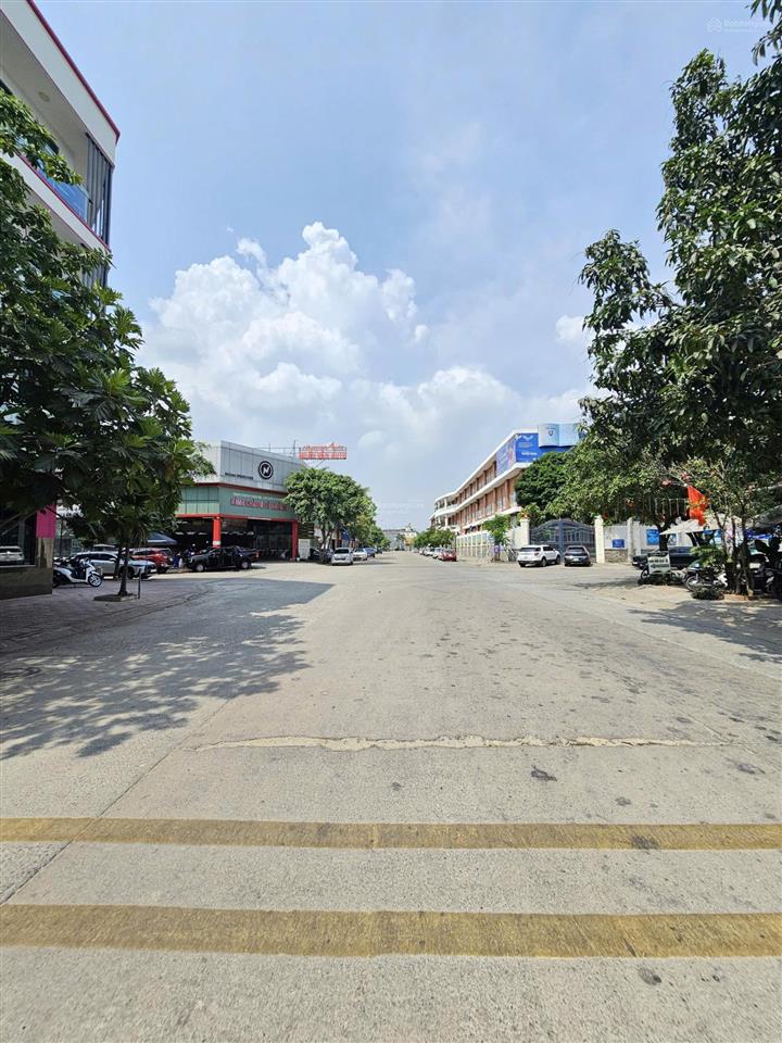 Bán đất 5x22m, đường m, trung tâm hành chính dĩ an kế trường cấp 1,2,3 việt anh (kinh doanh tốt)