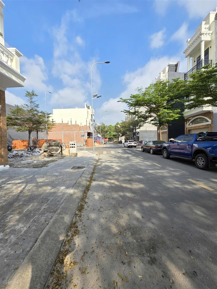 Bán căn góc mới 1t2l 4.514.5m, đường d2 kdc icon central p.tân đông hiệp