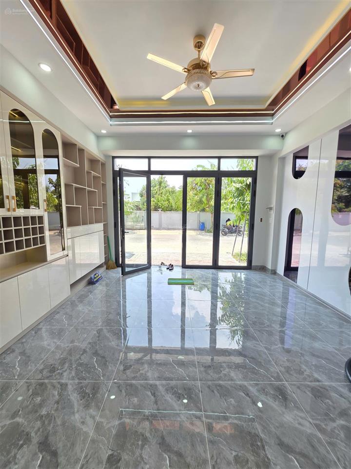 Bán nhà mới 1t3l 513.5m hoàn công, đường n3 kdc đông hòa c gần trường cấp 1, full nội thất