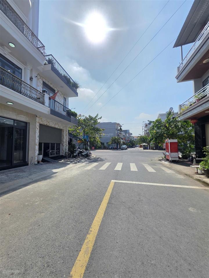 Bán nhà mới 1t3l 5x12.5m hoàn công, đường n2 kdc đông hòa c p. đông hòa, full nội thất