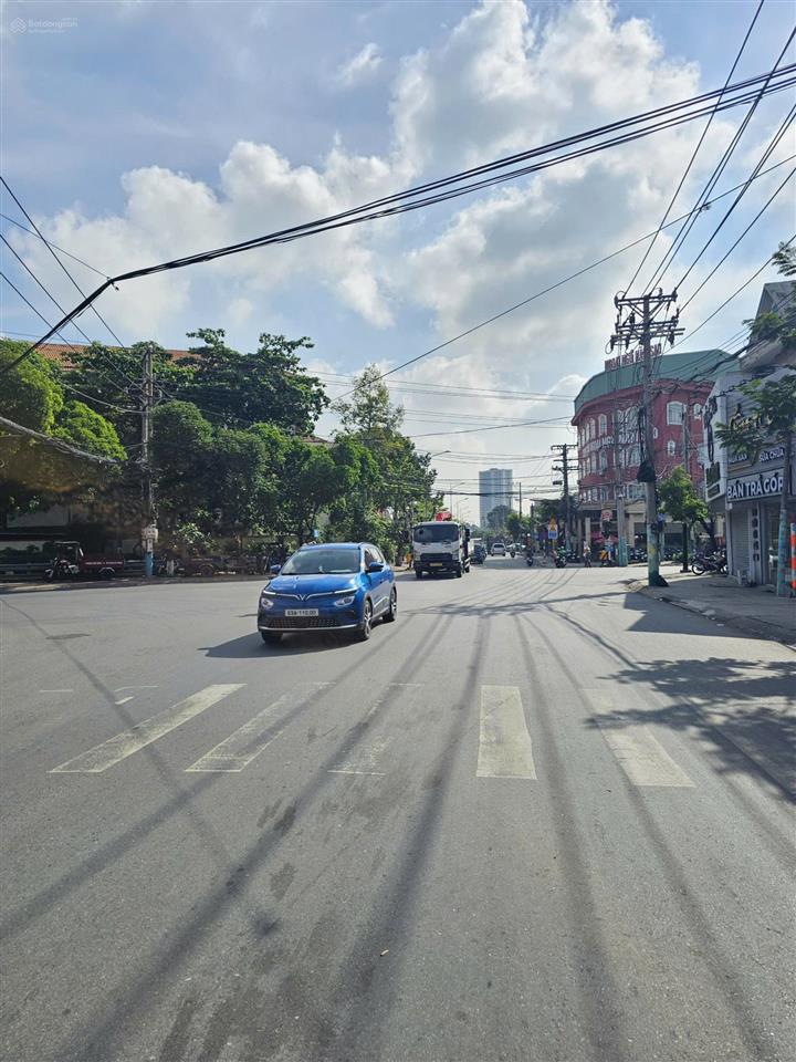 Bán đất 6.7x29m, mặt tiền nguyễn trãi kế ngã tư đồi mồi, đang thuê 20tr/th