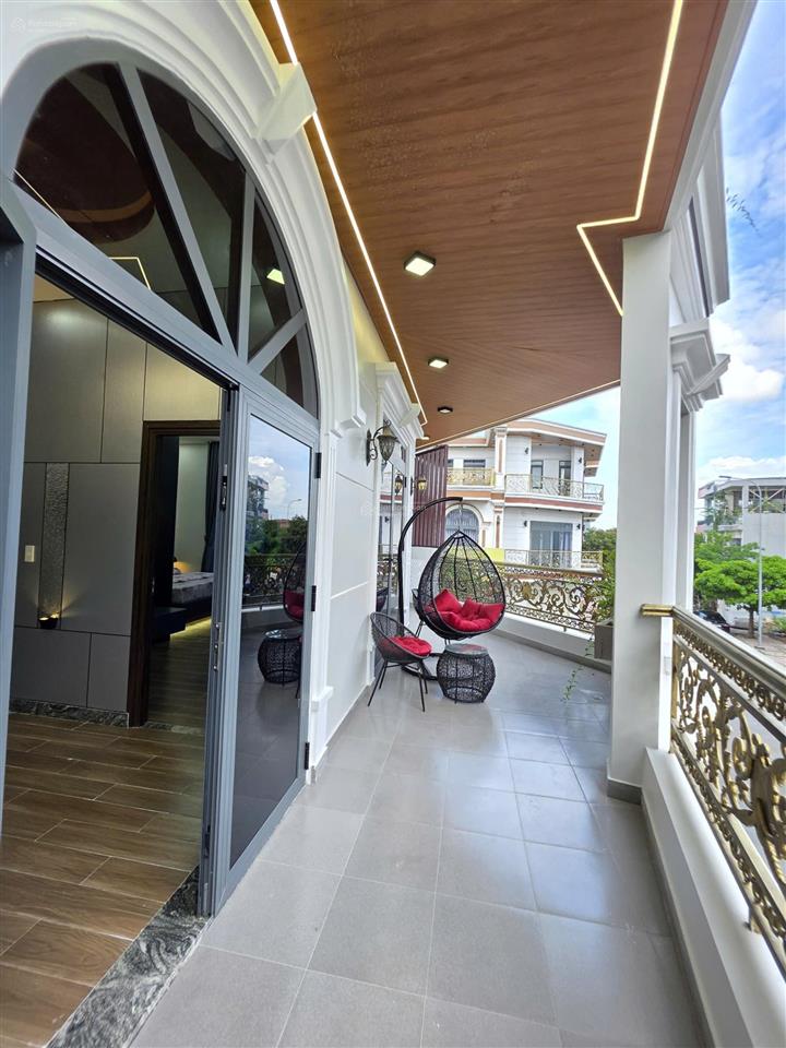Bán căn góc mới 1t2l, đường d1 kdc lê phong bình chuẩn 1, full nội thất xịn (trục chính)