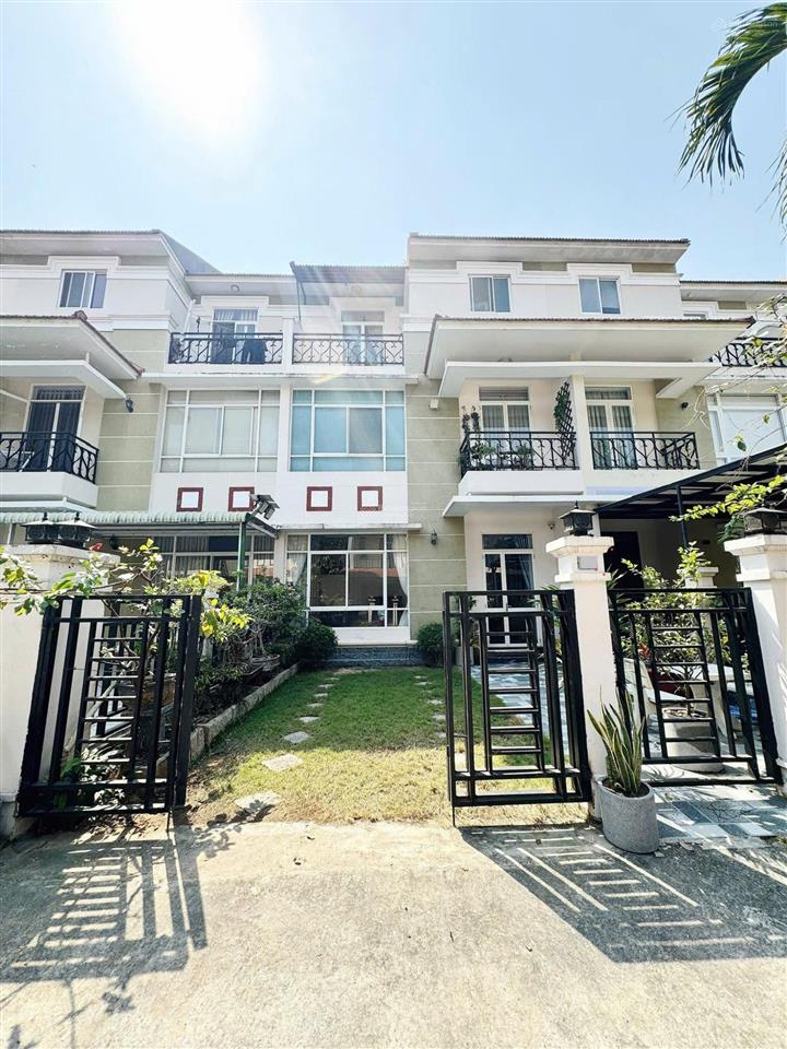 Bán nhà 1t2l 7x18.5m, đường d33 khu biệt thự the oasis (hoàn công)