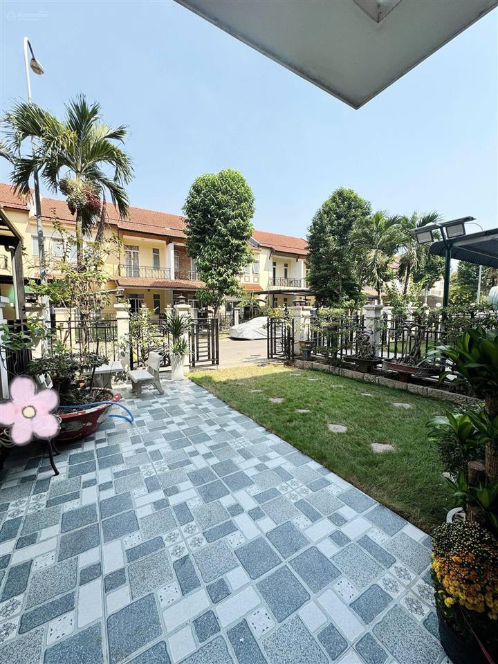 Bán nhà 1t2l 7x18.5m, đường d33 khu biệt thự the oasis (hoàn công)