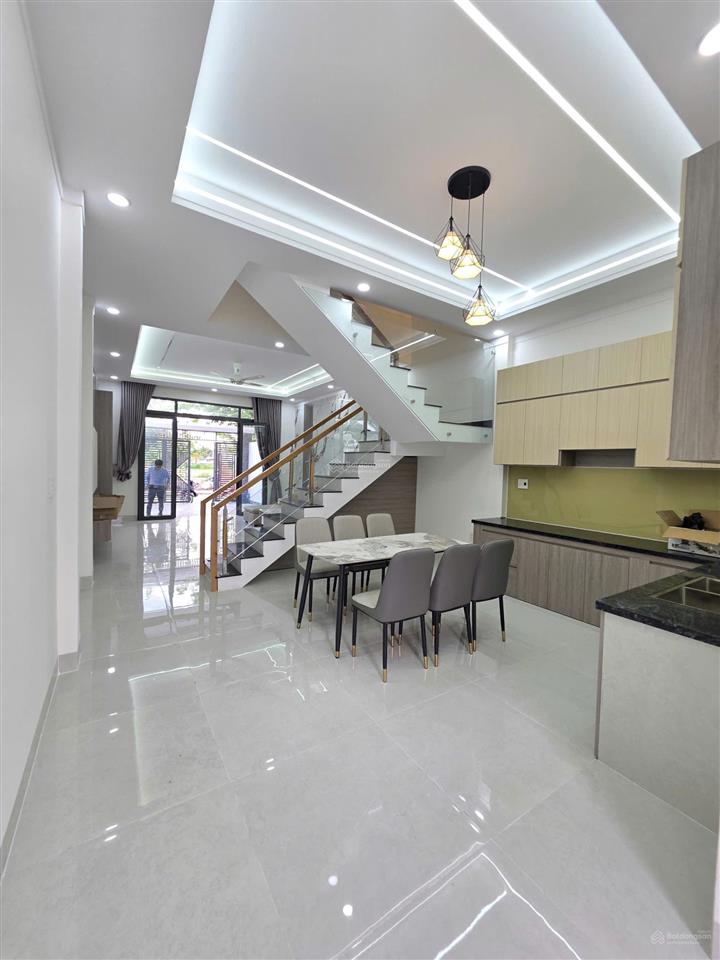 Bán nhà mới 1t2l 5x18m, kdc bửu hòa đối diện công viên, full nội thất (hoàn công)
