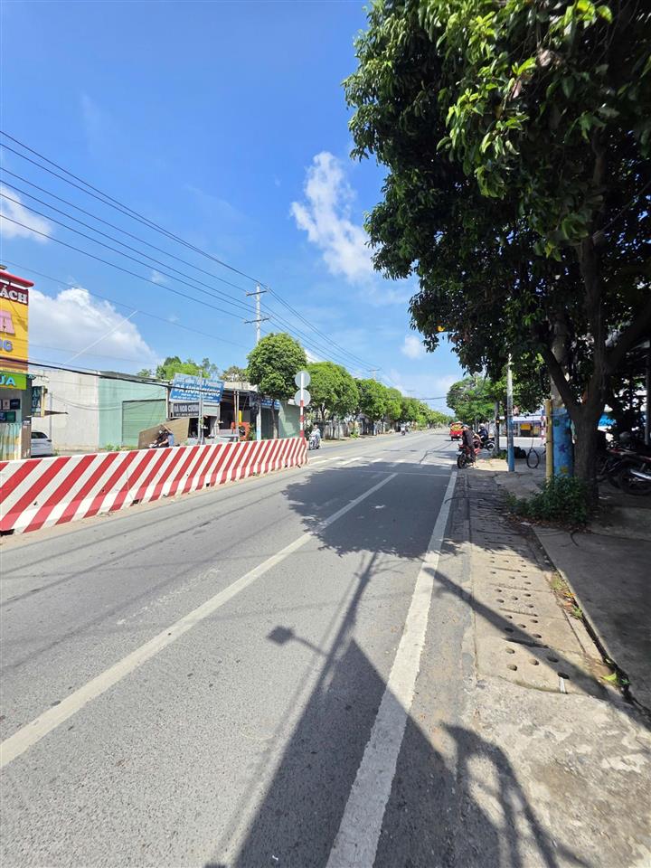 Bán đất 5x30m, đường đt.743a gần làng đại học (sầm uất)