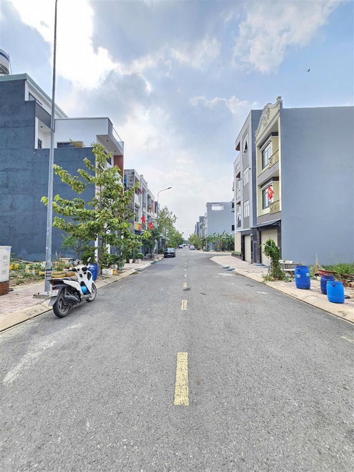 Bán đất 4x20m, đường n1 kdc phú hồng thịnh 10 (không vướng tủ điện)