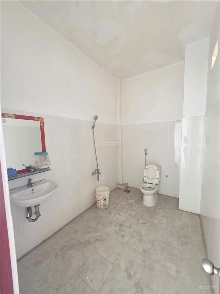 Bán nhà 1t3l 4.5x24m, mặt tiền đường gs1 gần go dĩ an (sầm uất, hoàn công)