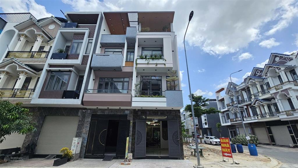 Bán nhà mới 1t2l 4x16m, đường n1 kdc phú hồng đạt (hoàn công, full nội thất xịn, trục chính)