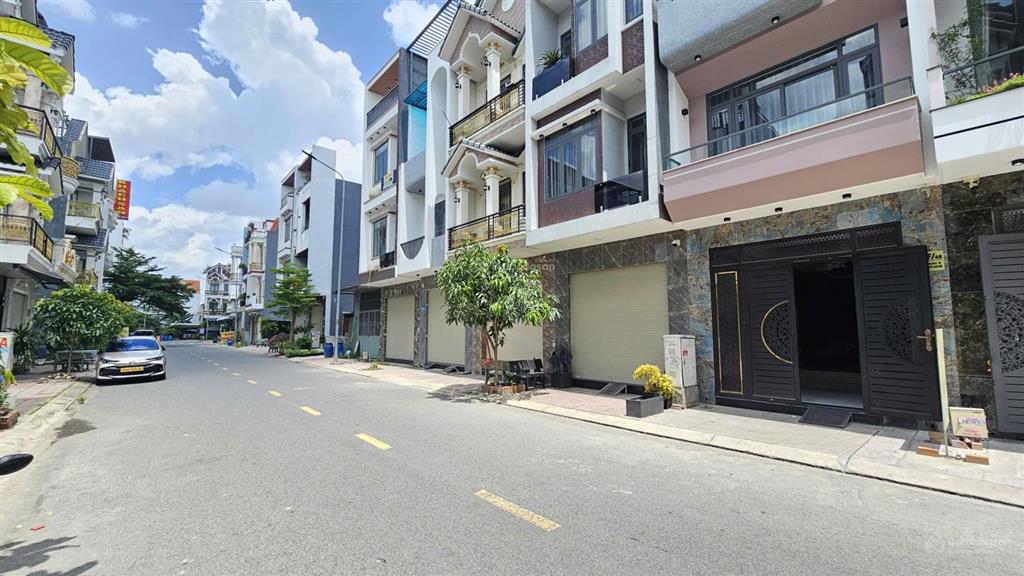 Bán nhà mới 1t2l 4x16m, đường n1 kdc phú hồng đạt (hoàn công, full nội thất xịn, trục chính)