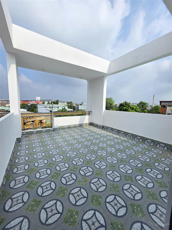 Bán nhà mới 1t2l 4.6x27m, mặt tiền đt 743a gần kcn sóng thần 2 (sầm uất, hoàn công)