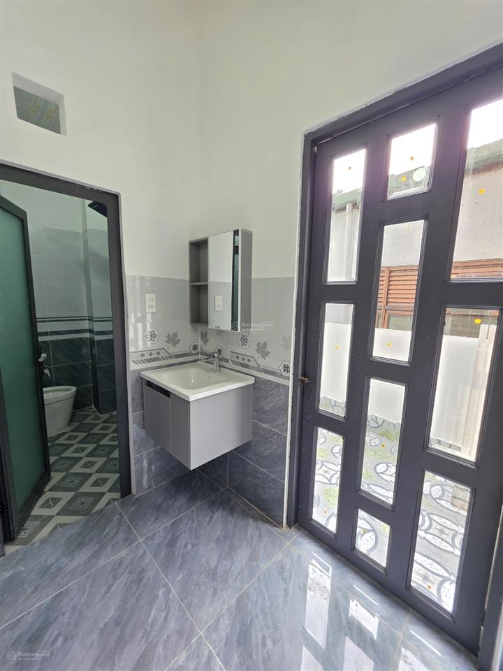 Bán nhà mới 1t2l 4.6x27m, mặt tiền đt 743a gần kcn sóng thần 2 (sầm uất, hoàn công)