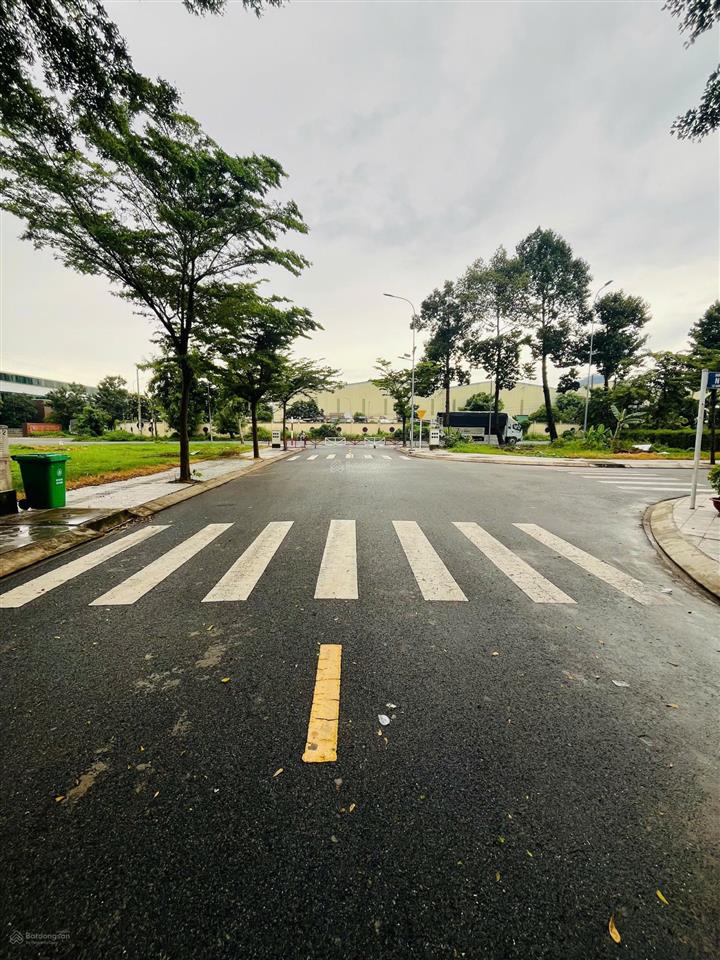Bán nhà 1t 2l 4x15m, đường d2 kdc icon central (không vướng, full nội thất, kế công viên)