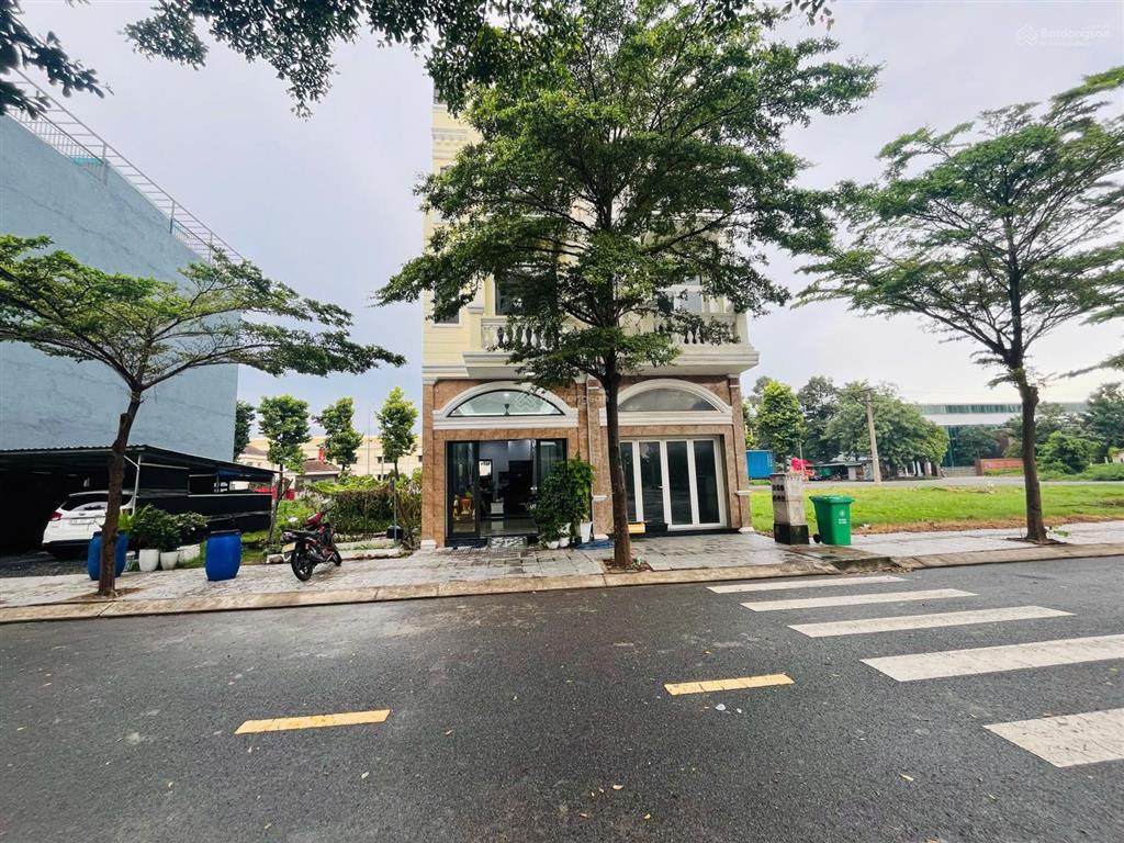 Bán nhà 1t 2l 4x15m, đường d2 kdc icon central (không vướng, full nội thất, kế công viên)