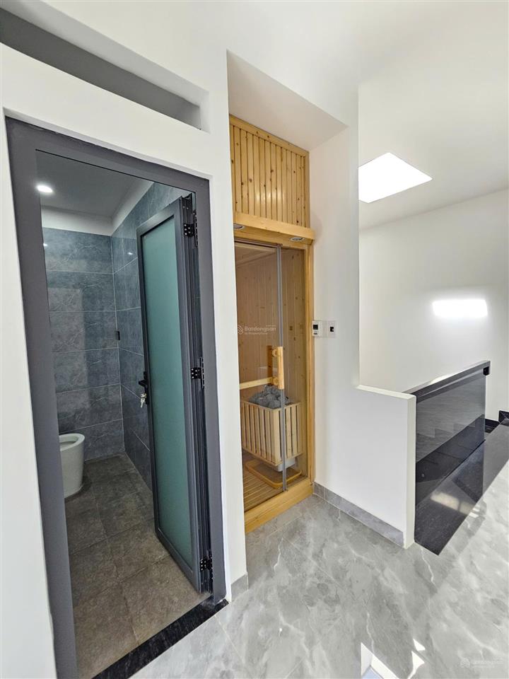 Bán nhà mới 1t2l 4x15m, đường d2 kdc icon central gần chợ thông dụng (full nội thất)