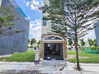 Bán nhà mới 1t2l 4x15m, đường d2 kdc icon central gần chợ thông dụng (full nội thất)