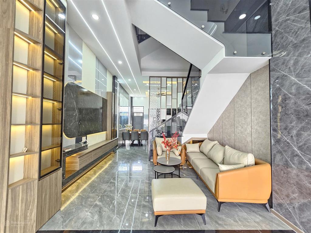Bán nhà mới 1t2l 4x15m, đường d2 kdc icon central gần chợ thông dụng (full nội thất)