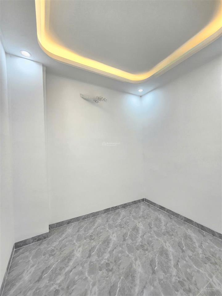 Bán nhà mới 1t2l 4x15m, đường d2 kdc icon central gần chợ thông dụng (full nội thất)