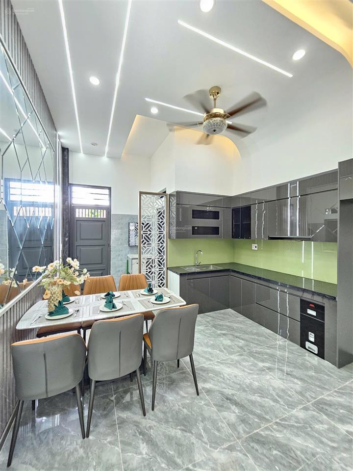 Bán nhà mới 1t2l 4x15m, đường d2 kdc icon central gần chợ thông dụng (full nội thất)
