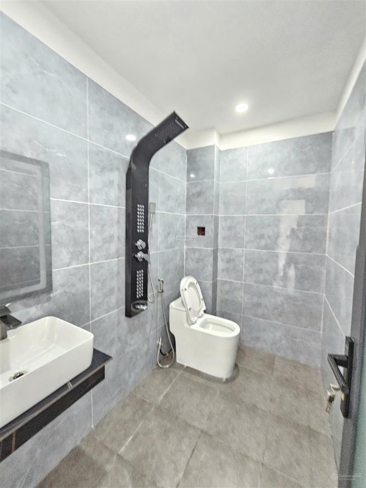 Bán nhà mới 1t2l 4x15m, đường d2 kdc icon central gần chợ thông dụng (full nội thất)