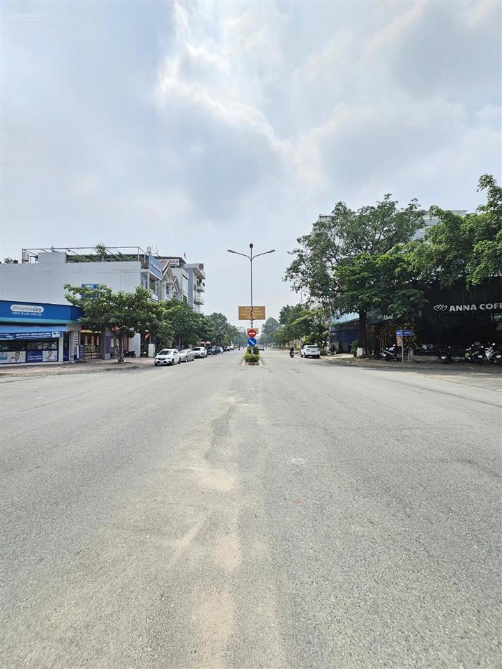 Bán biệt thự 1t2l 10x25m, đường số 9 trung tâm hành chính dĩ an (sầm uất)