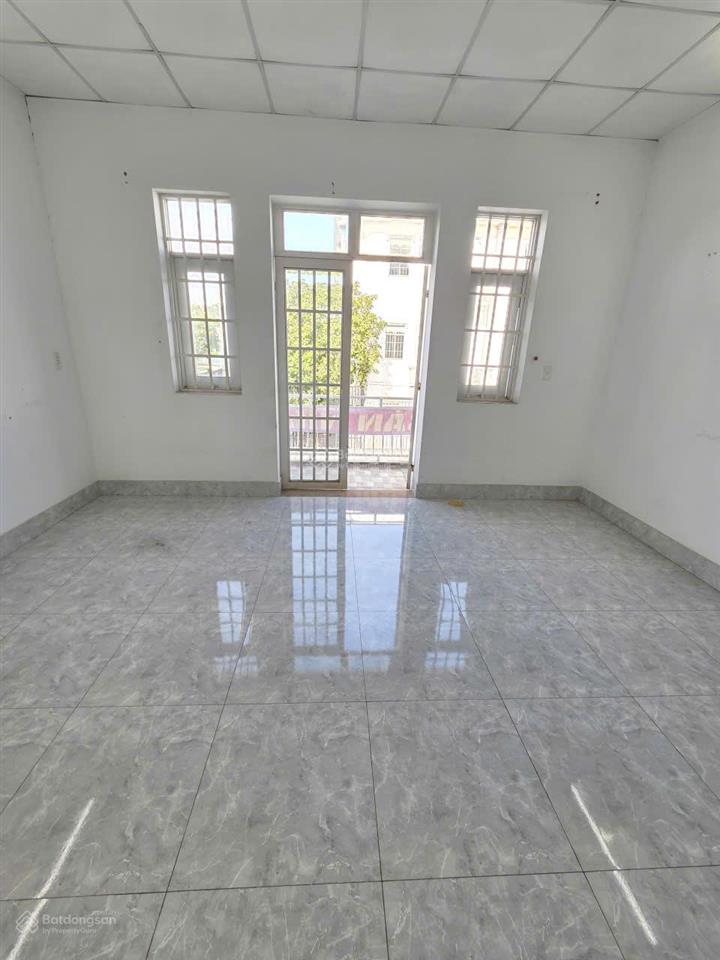 Bán nhà 1t 1l 5x15m, đường d4 kdc hòa lân 2 (giá rẻ, hoàn công, đang thuê 7tr/th)