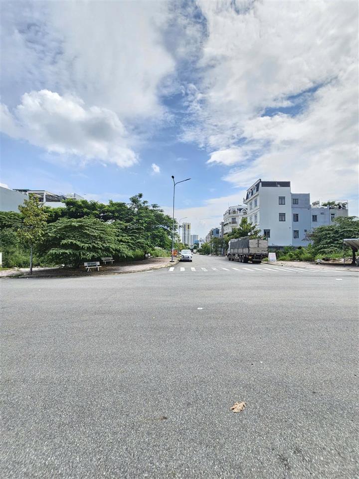Bán lô góc 5.720.2m, đường d6 và n4 kdc phú hồng thịnh 10 (trục chính, giá rẻ)