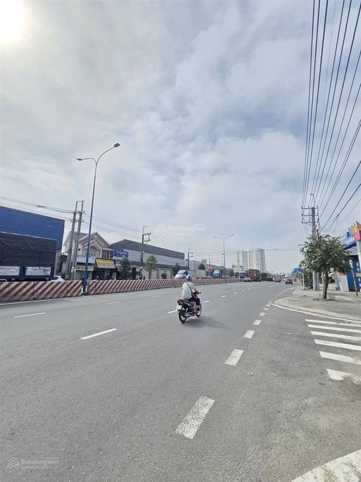 Bán kho xưởng 10x64.7m, mặt tiền đt.743 kế vòng xoay an phú (sầm uất)