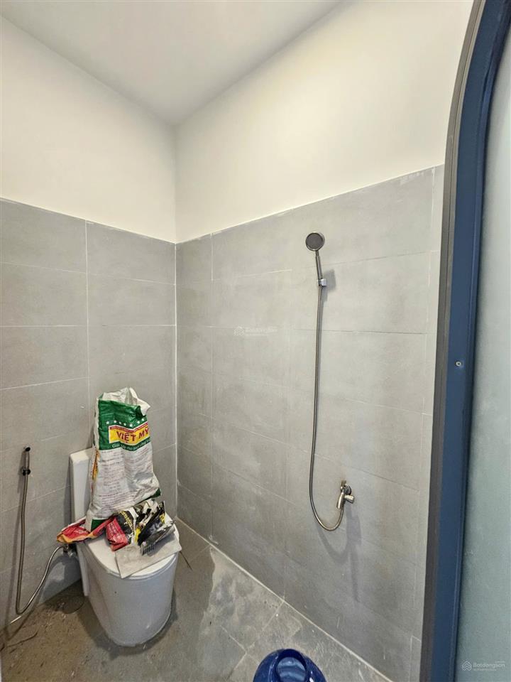 Bán nhà mới 1t1l 4x15.8m, hẻm trần hưng đạo gần chợ dĩ an 1 (vị trí trung tâm)