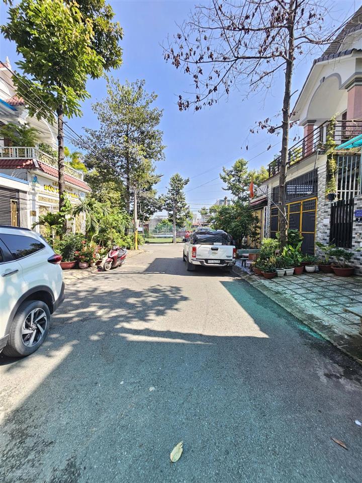 Bán nhà 1t1l 5x20m, đường d12 kdc biconsi gần trường cấp 1,2,3 tân đông hiệp (không vướng, giá rẻ)