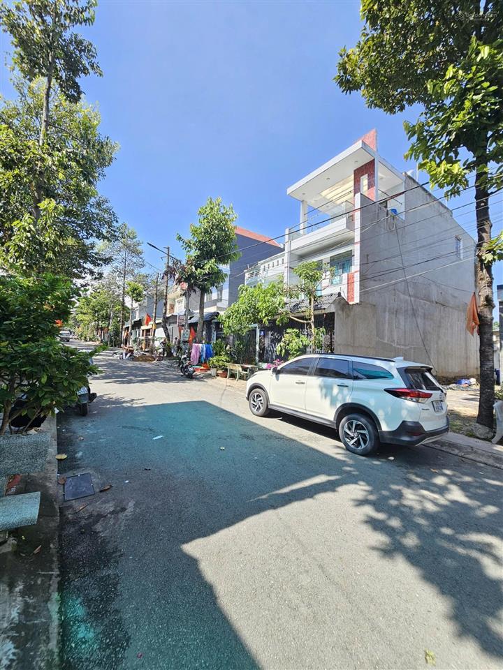 Bán nhà 1t1l 5x20m, đường d12 kdc biconsi gần trường cấp 1,2,3 tân đông hiệp (không vướng, giá rẻ)