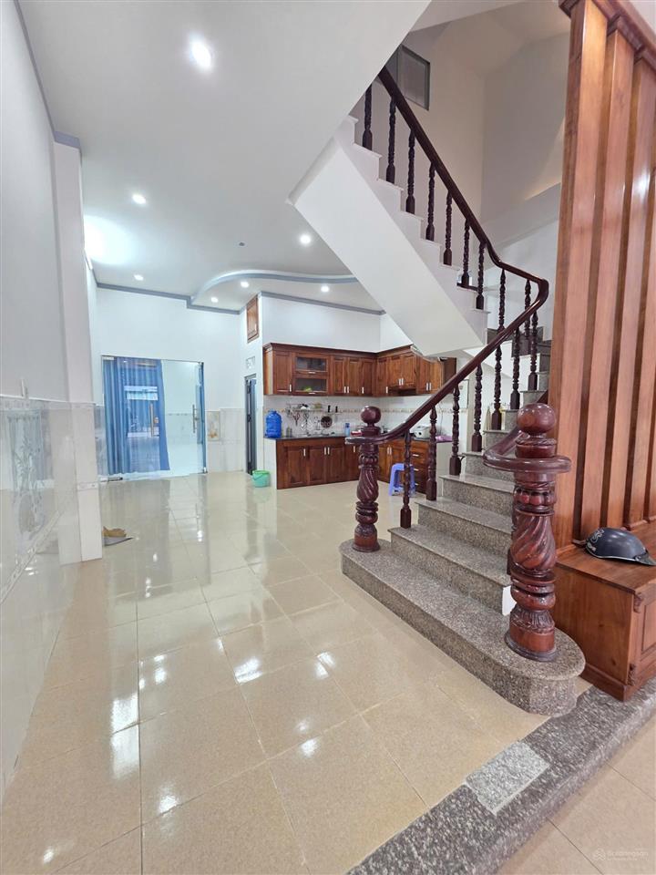 Bán nhà 1t2l 5x20m, đường d  kdc đại quang kế metro (trục chính, kinh doanh)
