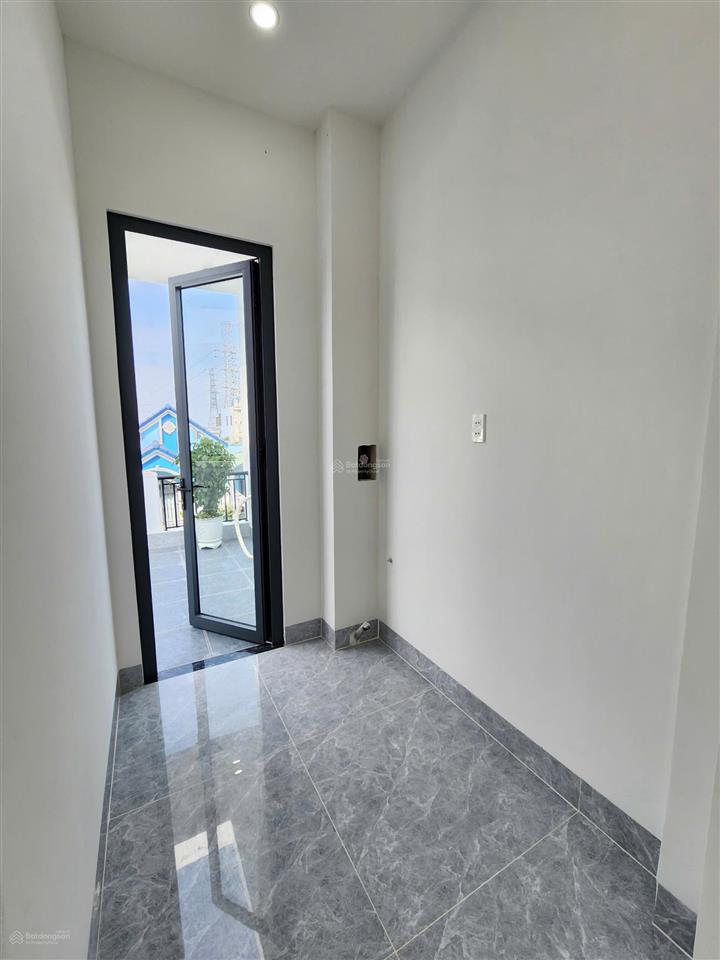 Bán nhà mới 1t2l 5x18.5m, đường số 1 kdc triệu hoàng long (hoàn công, full nội thất)