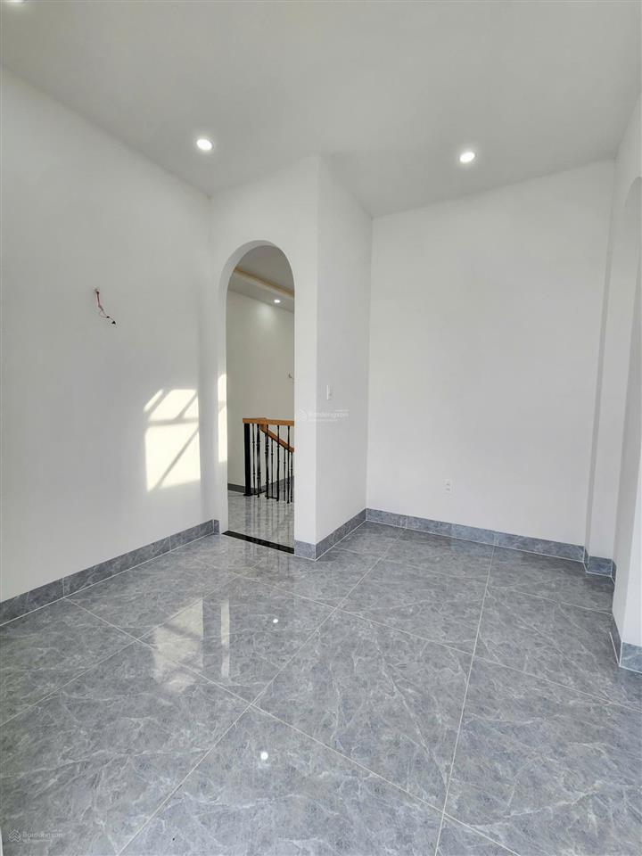 Bán nhà mới 1t2l 5x18.5m, đường số 1 kdc triệu hoàng long (hoàn công, full nội thất)