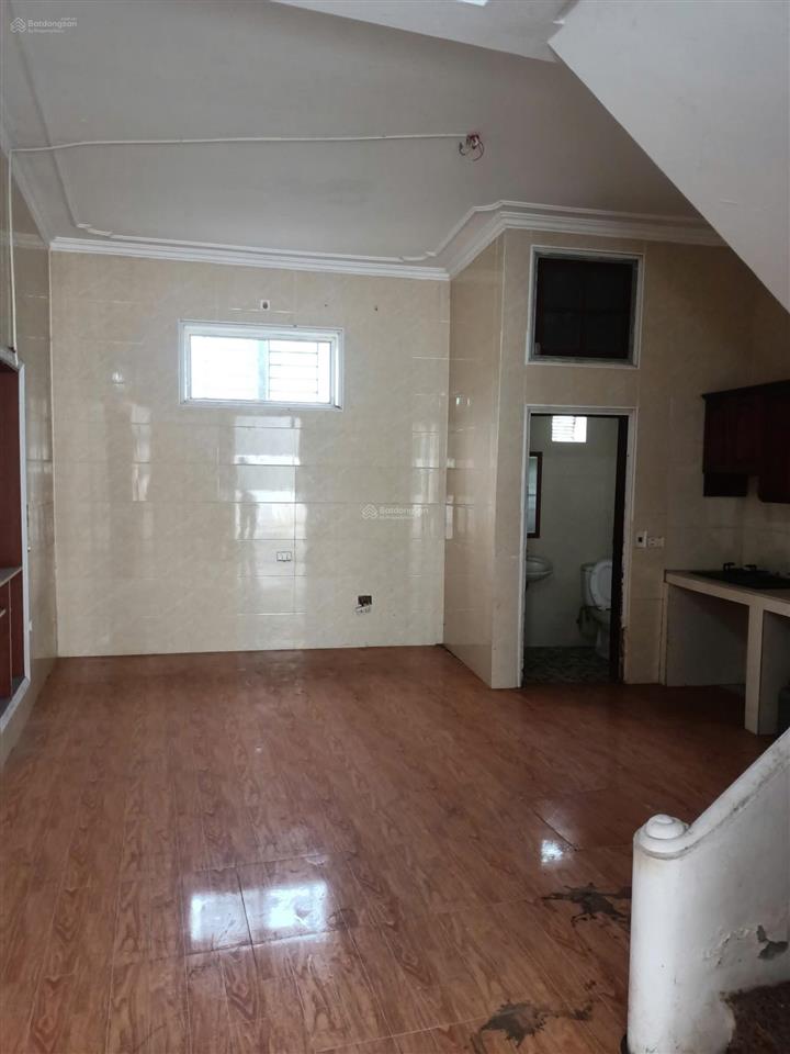 Cho thuê nhà 3 tầng tại tổ 68 đường tân mai, đoạn đối diện hồ đền lừ, dt 70m2 nhà đẹp, giá 9,5tr
