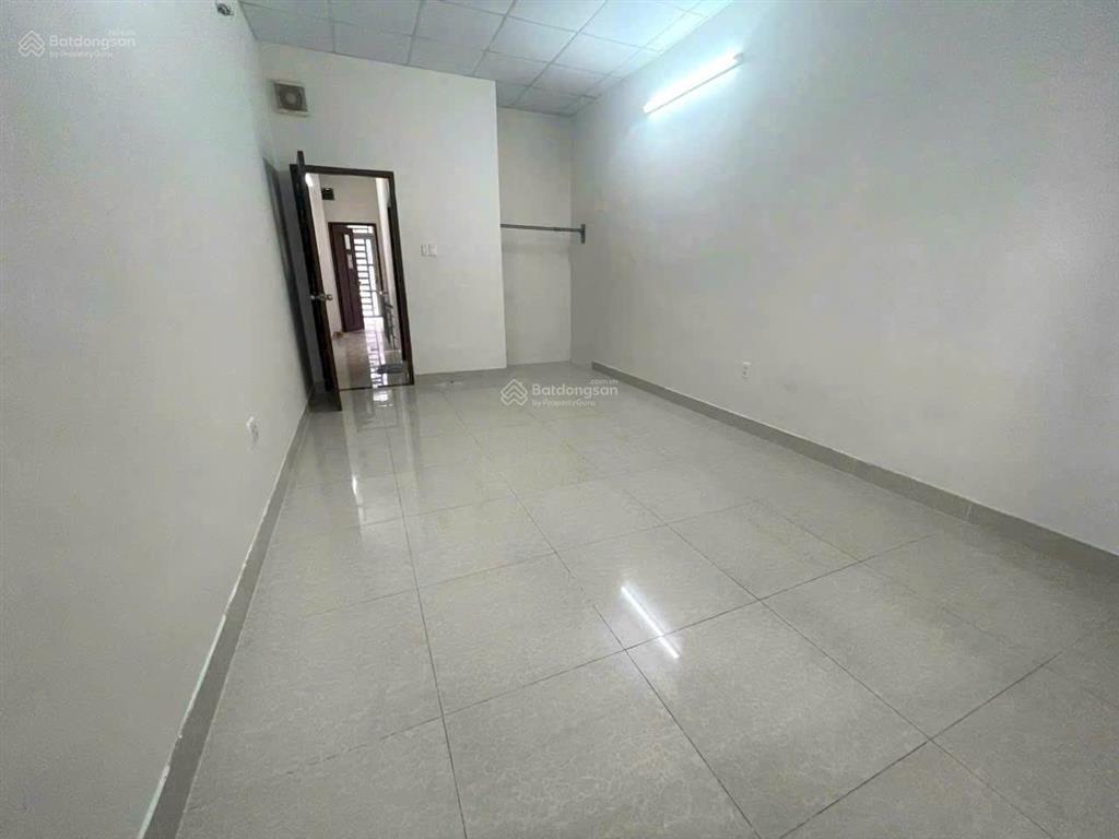 Trệt lầu 3,5x20m có 2pn 2wc hẻm xe hơi nguyên hồng p1 gv giá 11,5 triệu