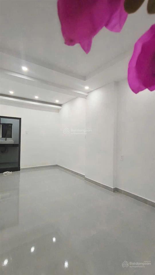Nhà mơi xây trệt 3 lầu 4,5x10m có 3pn 3wc xe hơi ngủ trong nhà phan huy ích p12 gv