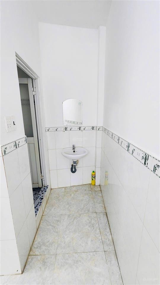 Nhà trung tâm trệt 2 lầu gồm 2pn 3wc đường hoàng sa quận 3 giá chỉ 11 triệu