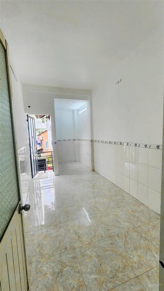 Nhà trung tâm trệt 2 lầu gồm 2pn 3wc đường hoàng sa quận 3 giá chỉ 11 triệu