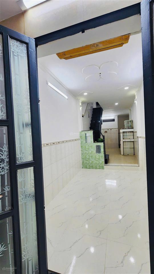 Nhà trung tâm trệt 2 lầu gồm 2pn 3wc đường hoàng sa quận 3 giá chỉ 11 triệu