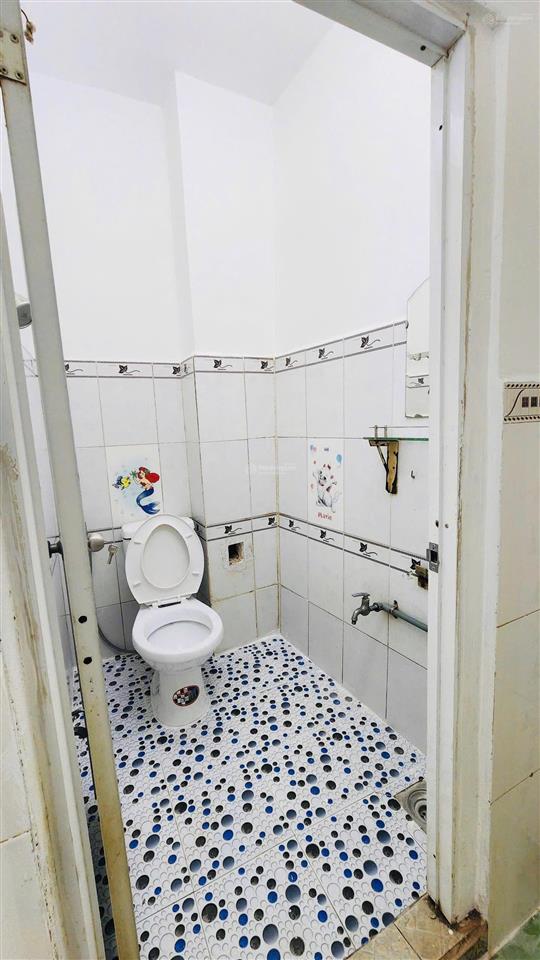Nhà trung tâm trệt 2 lầu gồm 2pn 3wc đường hoàng sa quận 3 giá chỉ 11 triệu