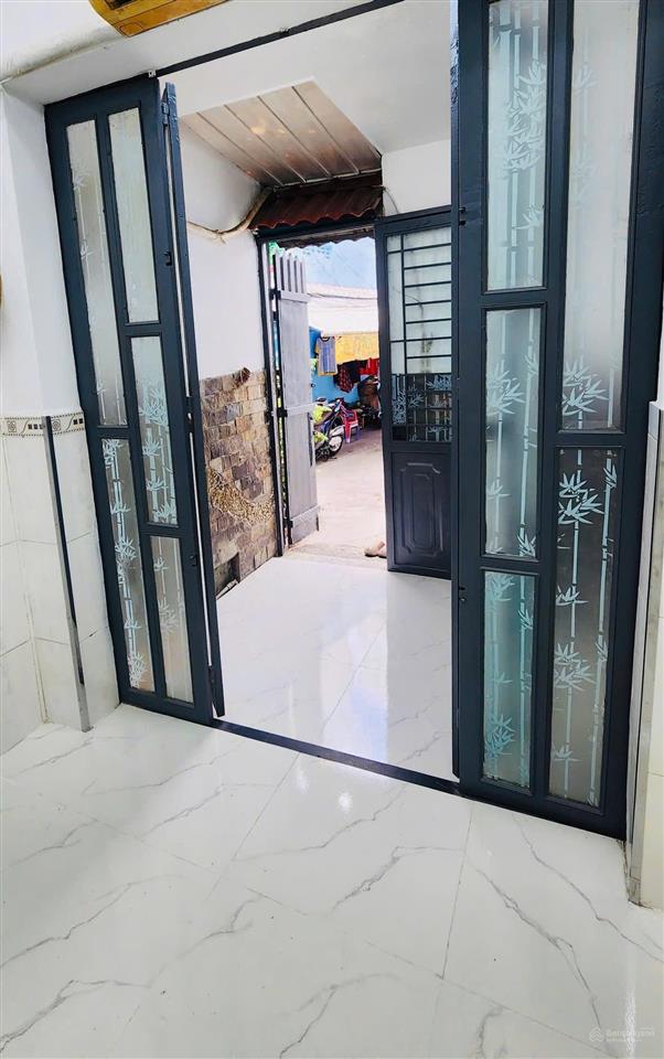 Nhà trung tâm trệt 2 lầu gồm 2pn 3wc đường hoàng sa quận 3 giá chỉ 11 triệu