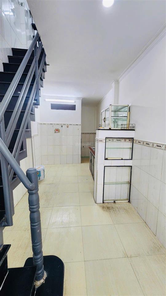 Nhà trung tâm trệt 2 lầu gồm 2pn 3wc đường hoàng sa quận 3 giá chỉ 11 triệu