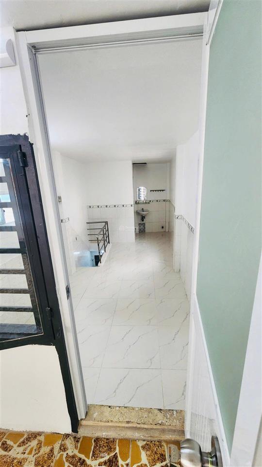 Nhà trung tâm trệt 2 lầu gồm 2pn 3wc đường hoàng sa quận 3 giá chỉ 11 triệu