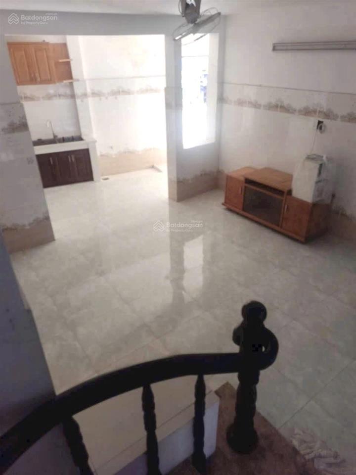 Trệt 2 lầu sân thượng 5x18m nở hậu 8m có 4pn 3wc gần emart phan huy ích