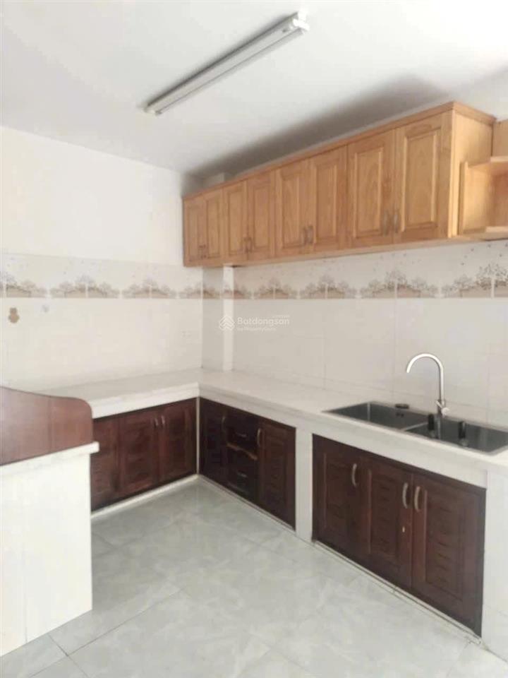 Trệt 2 lầu sân thượng 5x18m nở hậu 8m có 4pn 3wc gần emart phan huy ích